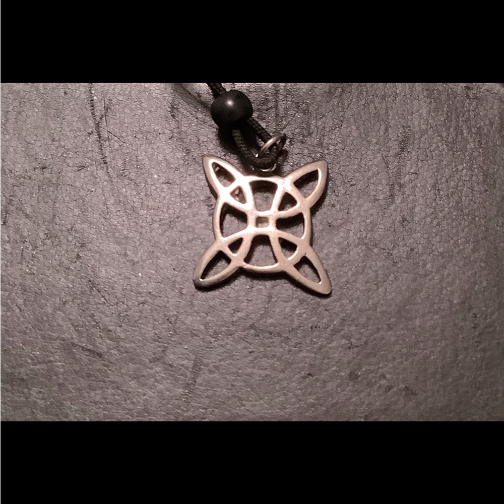 NEW vintage unisex Celtic Knot necklace